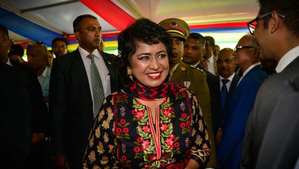 Mauritian President Ameenah Gurib-Fakim (C) greets guests during the annual garden party for the celebration of Independence at the State House in Reduit in Mauritius, on March 13, 2018 - Sputnik International
