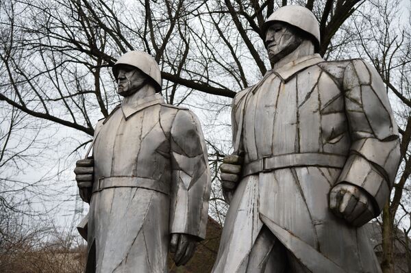 Soviet Military Memorials in Poland - Sputnik International