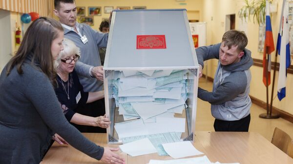 Votes counted at Russian presidential elections - Sputnik International