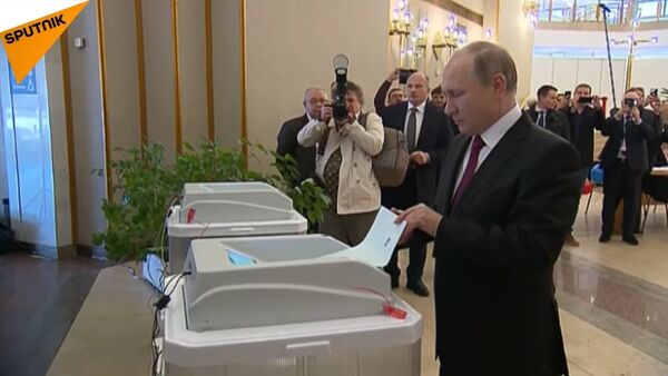 Putin Casts Ballot at Russian Presidential Election - Sputnik International