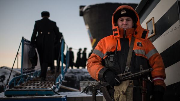 A member of the crew of the Yury Dolgoruky nuclear ballistic missile submarine of the Russian Navy's Northern Fleet in Gadzhiyevo in the Murmansk Region - Sputnik International