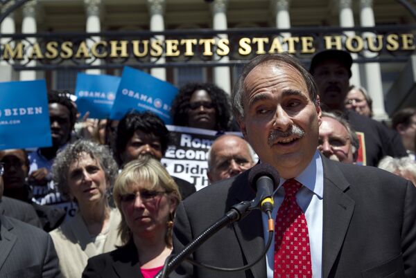 David Axelrod, a strategist for President Obama, addresses a crowd in front of the Statehouse in Boston. (File) David Axelrod, a strategist for President Obama, addresses a crowd in front of the Statehouse in Boston. (File) - Sputnik International