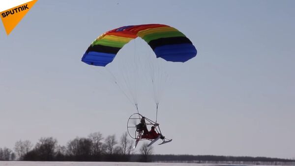 Voter Flew to Polling Station on Hang Glider in Nizhny Novgorod Region - Sputnik International