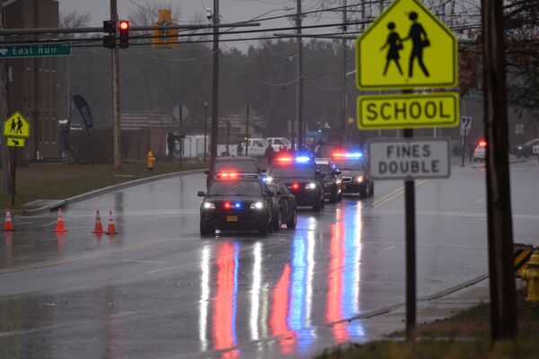 Law enforcement motorcade is seen near the Great Mills High School following a shooting on Tuesday morning in St. Mary's County, Maryland, U.S., March 20, 2018 Law enforcement motorcade is seen near the Great Mills High School following a shooting on Tuesday morning in St. Mary's County, Maryland, U.S., March 20, 2018 - Sputnik International