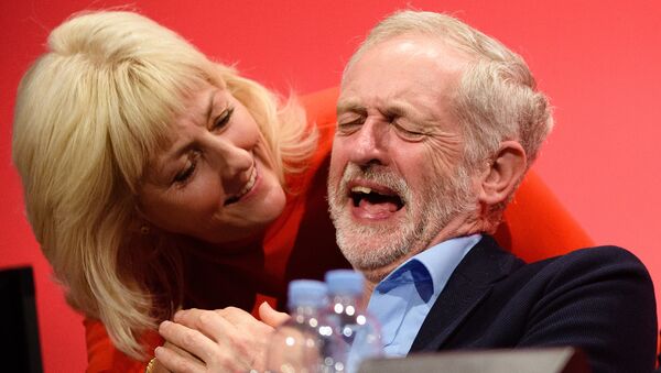 Opposition Labour Party leader Jeremy Corbyn shares a joke with Jennie Formby on day two of the annual Labour party conference in Brighton. (File) - Sputnik International