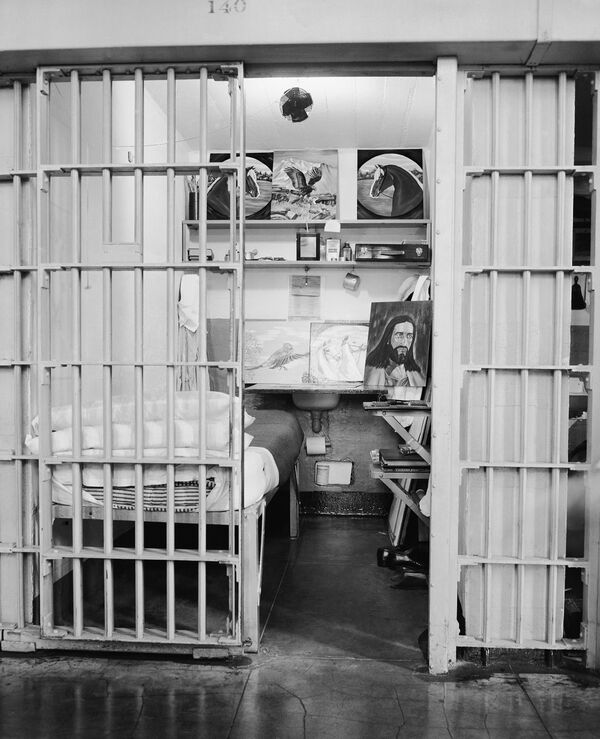 Cell of one of the several prisoners permitted to do oil paintings at Alcatraz Federal Penitentiary, in San Francisco Bay, Calif., March 16, 1956. (File) Cell of one of the several prisoners permitted to do oil paintings at Alcatraz Federal Penitentiary, in San Francisco Bay, Calif., March 16, 1956. (File) - Sputnik International