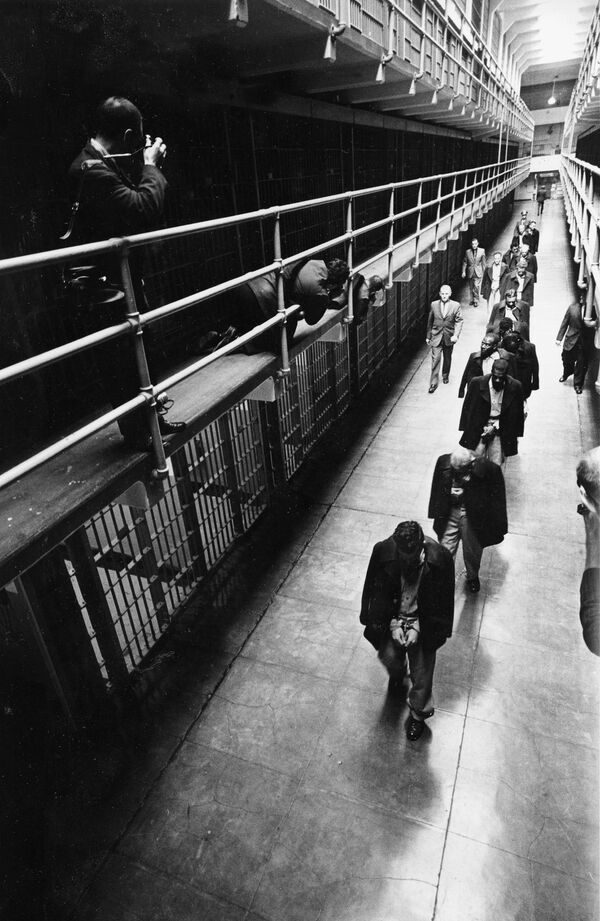 A line of handcuffed prisoners, walk through the cell block as they are transferred to other prisons from Alcatraz Island in San Francisco. (File) A line of handcuffed prisoners, walk through the cell block as they are transferred to other prisons from Alcatraz Island in San Francisco. (File) - Sputnik International