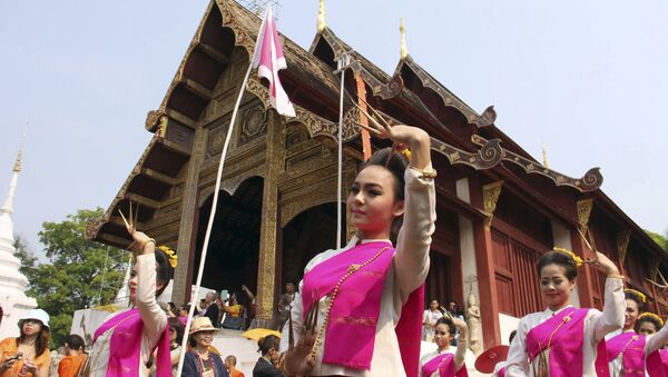 Thai dancers perform a group classical dance during traditional Thai New Year celebrations or Songkran festival at Phra Singha temple in Chiang Mai province, northern Thailand. (File) - Sputnik International