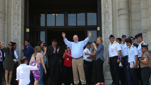 Peru's outgoing President Pedro Pablo Kuczynski greets palace staff members after resignation, at the Government Palace in Lima, Peru - Sputnik International