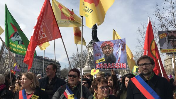 Manifestation en soutien aux Kurdes d’Afrine à Paris, le 24 mars 2018 - Sputnik International