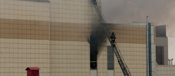 Massive fire in a trade center in Russia's Kemerovo - Sputnik International
