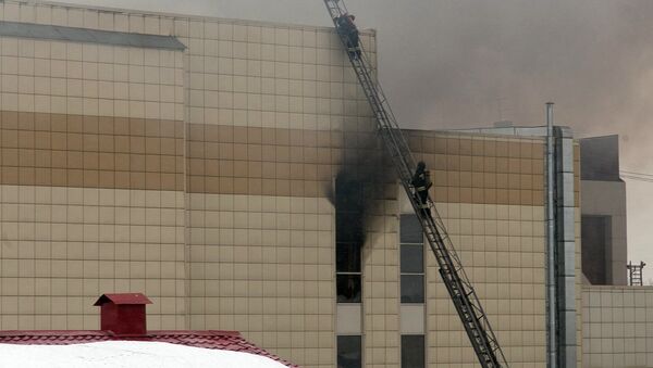 Massive fire in a trade center in Russia's Kemerovo - Sputnik International