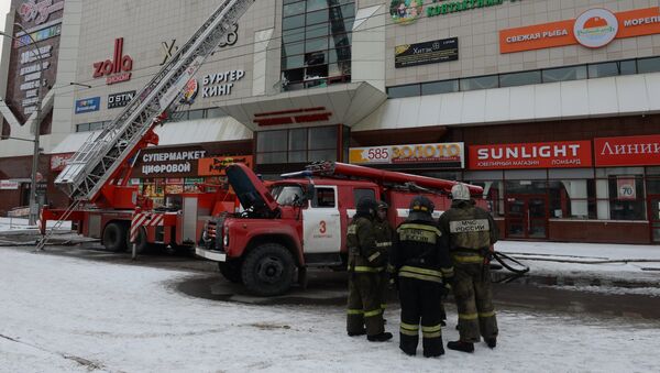 Fire at Zimnyaya Vishnya shopping mall in Kemerovo - Sputnik International
