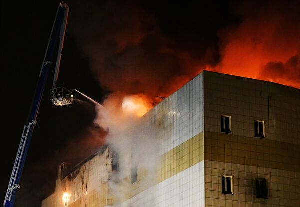 Fire at Zimnyaya Vishnya shopping mall in Kemerovo Fire at Zimnyaya Vishnya shopping mall in Kemerovo - Sputnik International