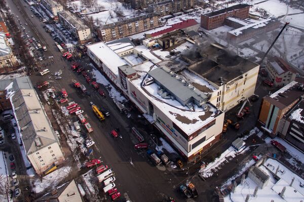 Fire at Zimnyaya Vishnya shopping mall in Kemerovo Fire at Zimnyaya Vishnya shopping mall in Kemerovo - Sputnik International