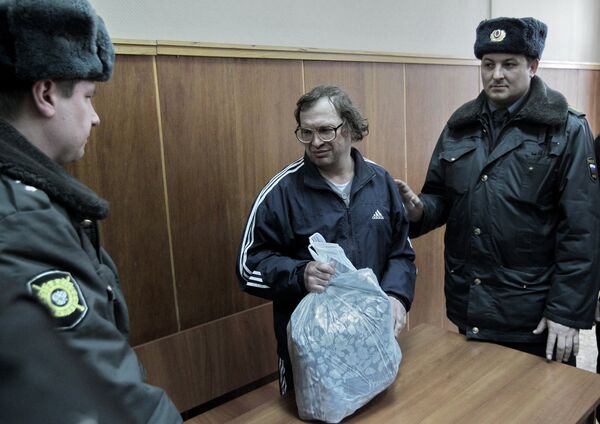 Founder of the financial pyramid MMM Sergei Mavrodi in Khamovnichesky court in Moscow, where a complaint for his arrest was heard. Mavrodi was imprisoned for five days for failing to pay a fine of 1000 rubles Founder of the financial pyramid MMM Sergei Mavrodi in Khamovnichesky court in Moscow, where a complaint for his arrest was heard. Mavrodi was imprisoned for five days for failing to pay a fine of 1000 rubles - Sputnik International