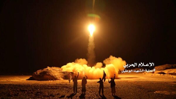 A photo distributed by the Houthi Military Media Unit shows the launch by Houthi forces of a ballistic missile aimed at Saudi Arabia March 25, 2018 - Sputnik International