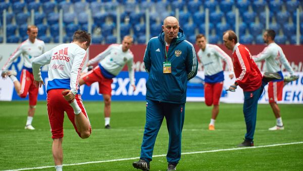 Head coach of the Russian national football team Stanislav Cherchesov during a training session prior to a friendly match against France - Sputnik International