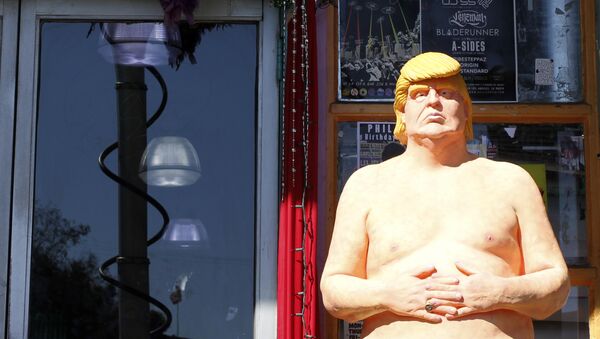 In this Aug. 18, 2016 photo, a statue of presidential hopeful Donald Trump is placed outside a shop in the Hollywood section of Los Angeles. - Sputnik International