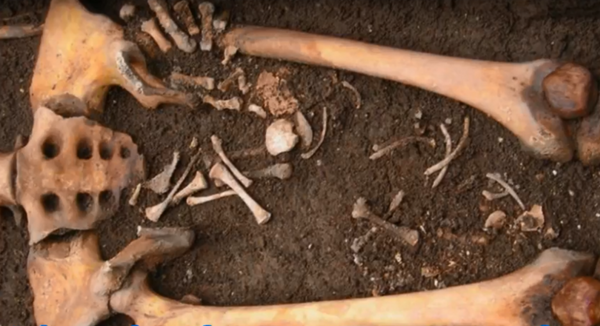 Remains of unidentified woman's child in medieval burial ground in Italy Remains of unidentified woman's child in medieval burial ground in Italy - Sputnik International