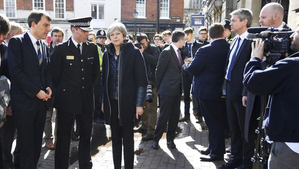 Britain's Prime Minister Theresa May, centre, is briefed by members of the police as she views the area where former Russian intelligence agent Sergei Skripal and his daughter were found critically ill, in Salisbury, England, March 15, 2018 - Sputnik International