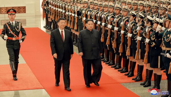 Лидер КНР Си Цзиньпин и лидер КНДР Ким Чен Ын в Пекине - Sputnik International