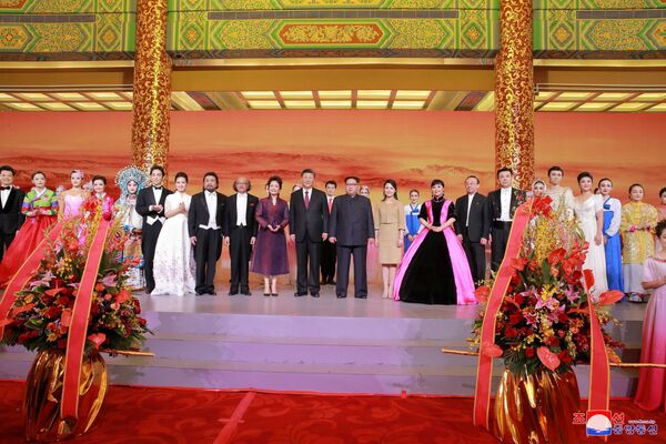 North Korean leader Kim Jong Un and wife Ri Sol Ju, and Chinese President Xi Jinping and wife Peng Liyuan attend a banquet, as Kim Jong Un paid an unofficial visit to Beijing, China North Korean leader Kim Jong Un and wife Ri Sol Ju, and Chinese President Xi Jinping and wife Peng Liyuan attend a banquet, as Kim Jong Un paid an unofficial visit to Beijing, China - Sputnik International