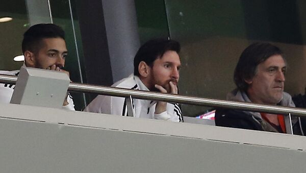 Argentina's Lionel Messi, center, watches from the tribune during the international friendly soccer match between Spain and Argentina at the Wanda Metropolitano stadium in Madrid, Spain, Tuesday March 27, 2018 - Sputnik International