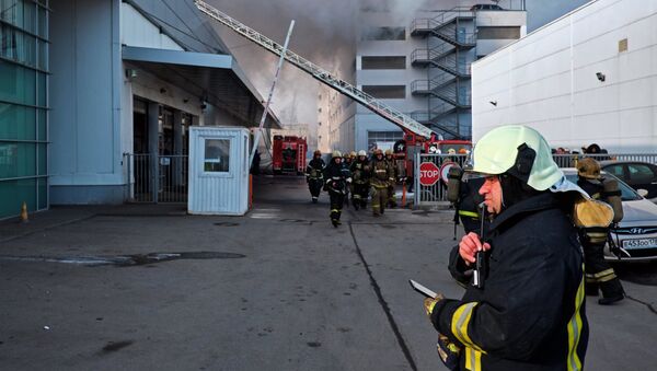Hyundai car dealership on fire in St Petersburg - Sputnik International