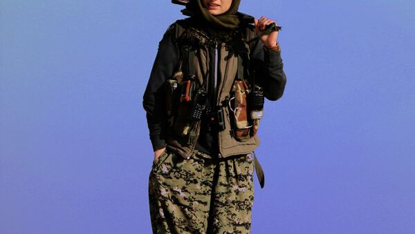 Kurdish YPG Fighter - Sputnik International
