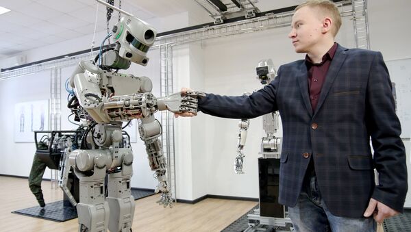 Testing the FEDOR (Final Experimental Demonstration Object Research) antropomorphic robot for the Spasatel rescue project, at a lab of Android Technics in Russia's Magnitogorsk. (File) - Sputnik International