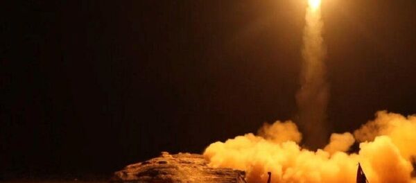 The launch by Houthi forces of a ballistic missile aimed at Saudi Arabia - Sputnik International