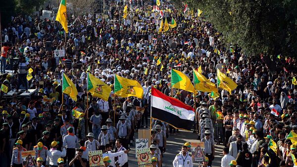 Protesters chant slogans during a demonstration in Baghdad, Iraq - Sputnik International