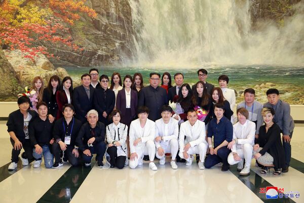 Kim Jong-un Visits South Korean Pop Stars’ Concert - Sputnik International