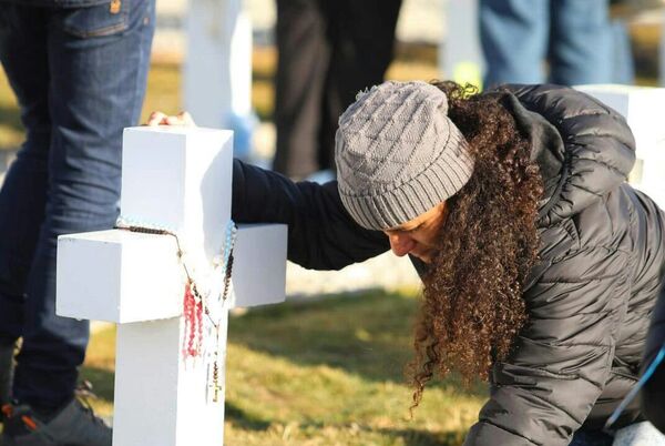 Ana Monzón visits her brother’s tomb  - Sputnik International