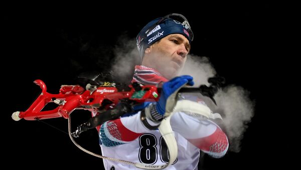 Ole Einar Bjoerndalen (Norway) during the preliminary shooting before the men's individual race at the 2017–18 IBU World Cup Biathlon 1 in Ostersund, Sweden. File photo - Sputnik International