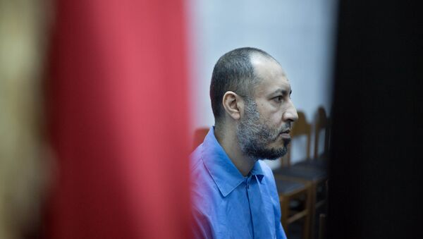 Saadi Muammar Gadhafi, wears a blue jumpsuit behind bars during his trial in the center of Tripoli, Libya, Sunday, Nov. 1, 2015. - Sputnik International