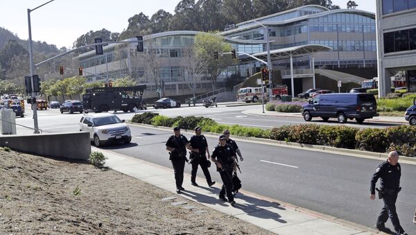 Armed law enforcement walk in front of YouTube headquarters, Tuesday, April 3, 2018, in San Bruno, Calif. - Sputnik International