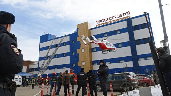 An air ambulance helicopter outside the Persei shopping mall in Moscow where a fire broke out - Sputnik International