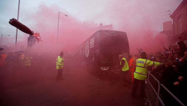Liverpool fans set off flares and throw missiles at the Manchester City team bus outside the stadium before the match. - Sputnik International
