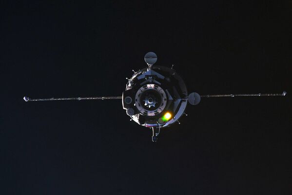 Soyuz Spaceship Linking Up to ISS - Sputnik International