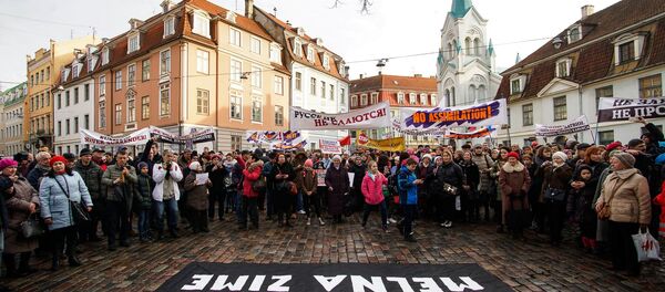 Angry Parents' March in Riga against Latvian President Raimonds Vejonis's decision to declare a law on Latvian as the only language of instruction in schools - Sputnik International