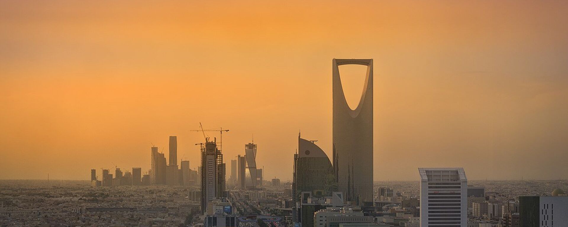 Riyadh Skyline showing the King Abdullah Financial District (KAFD) and the famous Kingdom Tower - Sputnik International, 1920, 01.04.2021