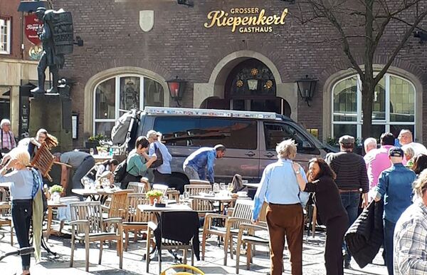 People stay in front of a restaurant in Muenster, Germany, Saturday, April 7, 2018 after a vehicle crashed into a crowd killing 2 people and injuring 20 others.  - Sputnik International
