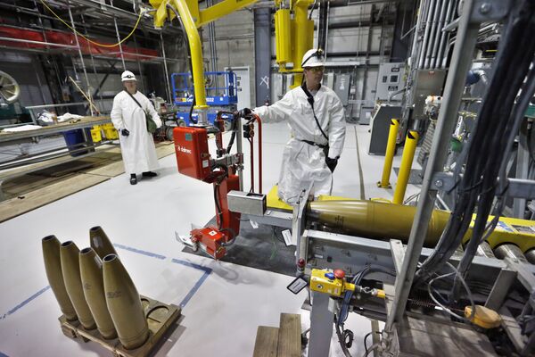 File - In this file photograph taken Jan. 29, 2015, ordinance technicians use machines to to process inert simulated chemical munitions used for training at the Pueblo Chemical Depot, east of Pueblo, in southern Colorado File - In this file photograph taken Jan. 29, 2015, ordinance technicians use machines to to process inert simulated chemical munitions used for training at the Pueblo Chemical Depot, east of Pueblo, in southern Colorado - Sputnik International