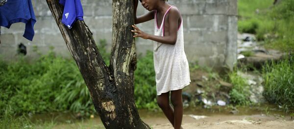 A child cries as community activists approach her outside her home in Liberia, a day after her mother was taken away by an ambulance to an Ebola ward, - Sputnik International