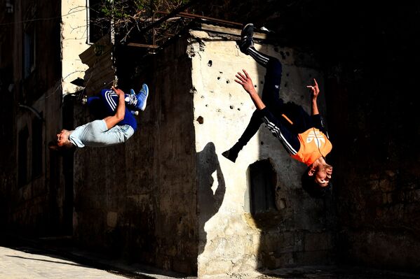 Syrian Teenagers Practice Parkour in Aleppo - Sputnik International