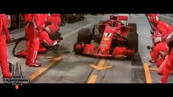 Kimi Räikkönen Überfährt sein Mechaniker - Bein gebrochen 08.04.2018 - Sputnik International