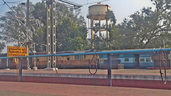 Vizianagaram junction train station name board with backdrop of Ahmedabad Puri Express - Sputnik International