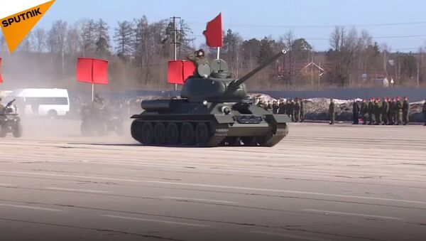 Russia: Russian Military Rehearsing For V-Day Parade - Sputnik International